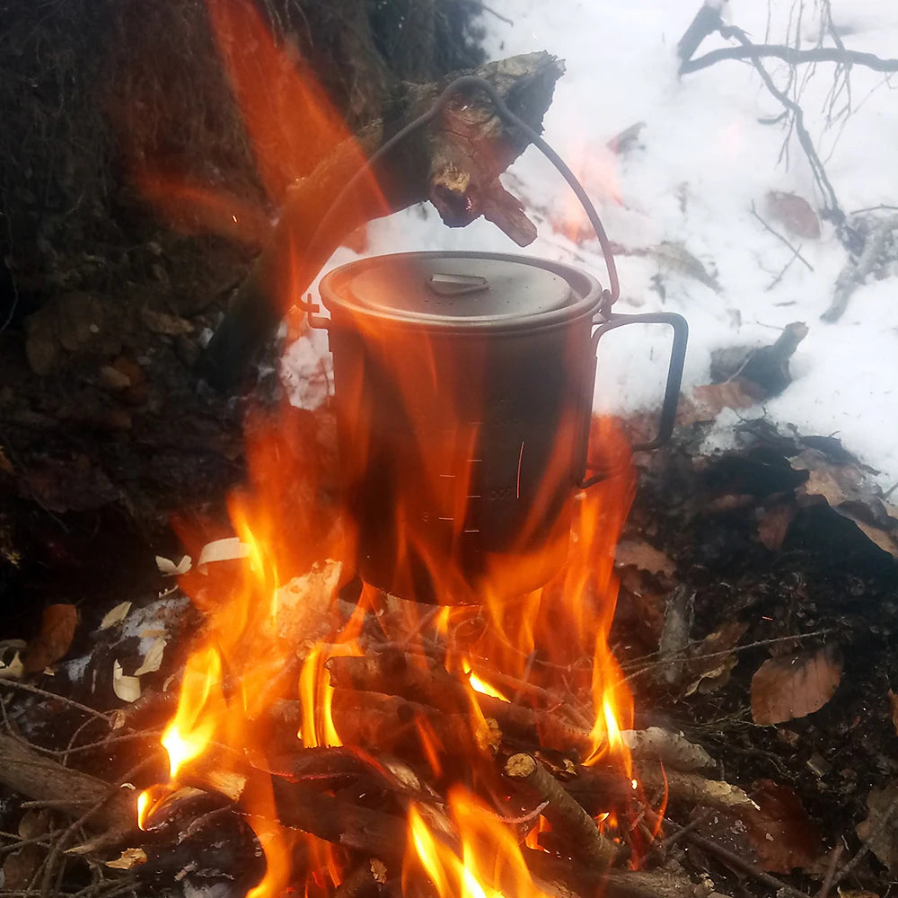 Titaninis puodelis ir puodas  su dangteliu